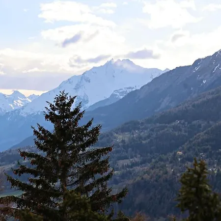 Chalet Avec Charme Et Vue A *