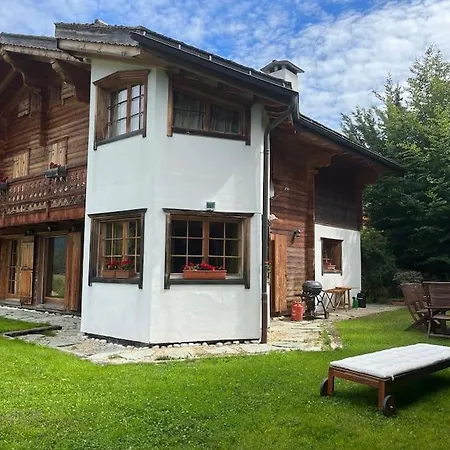 Chalet Avec Charme Et Vue A *